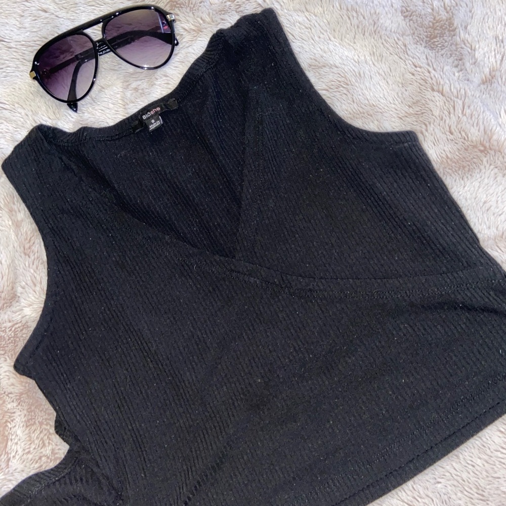 🟢Black Cross Strap Tank Top *donating soon*